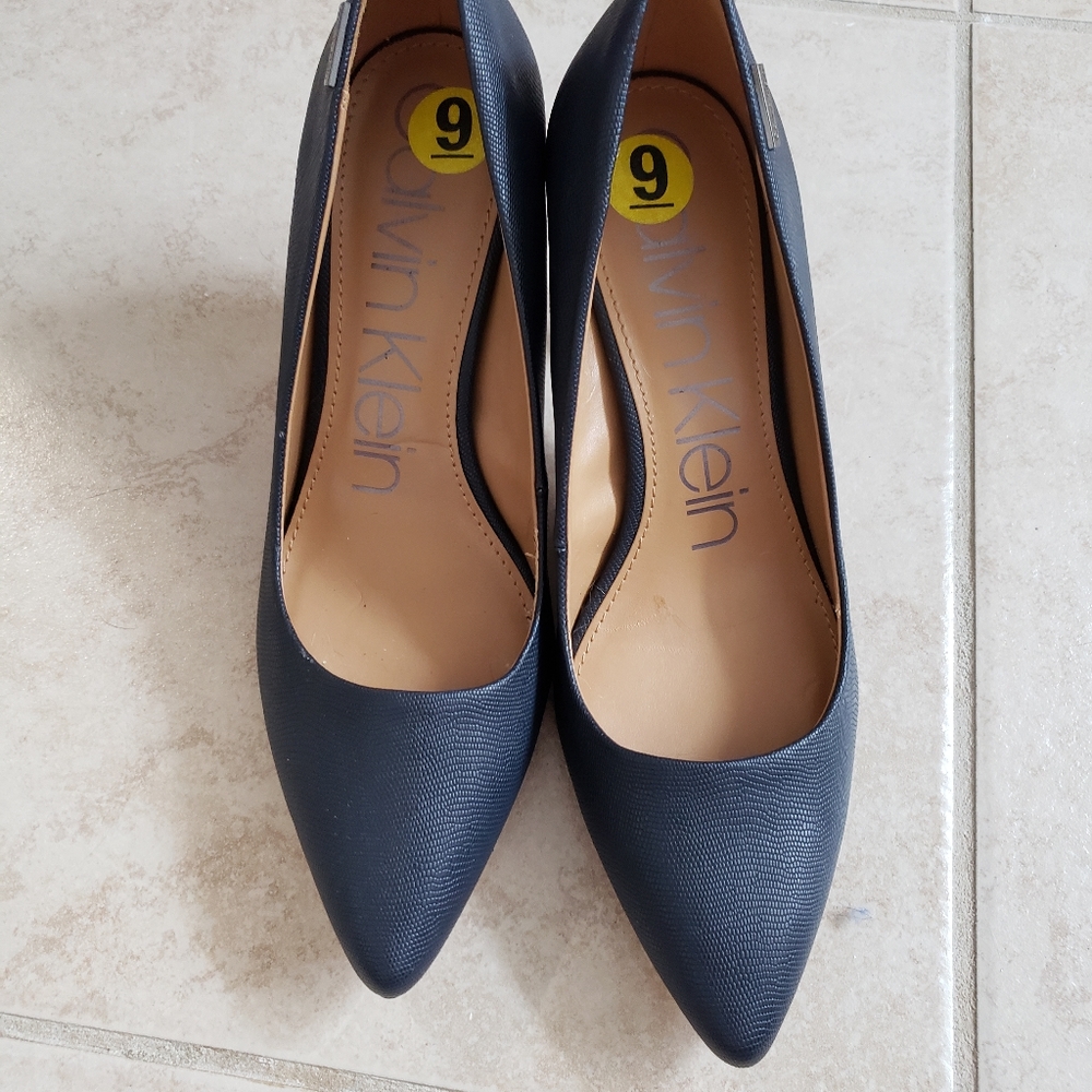 Calvin Klein Navy Blue Textured Pumps